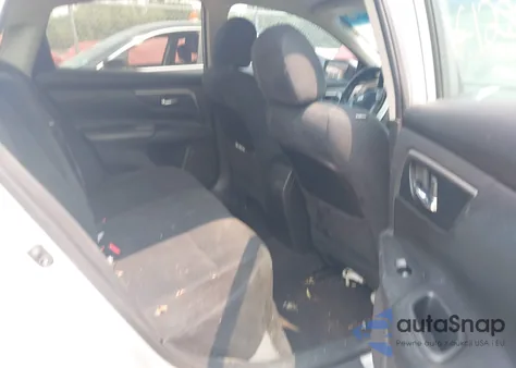 2015 Nissan Altima 2.5 S z USA, uszkodzony, nr VIN 1N4AL3AP9FN400181